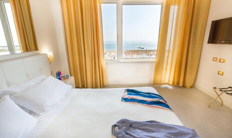 hotelmiamibeach it offerta-camera-doppia-hotel-4-stelle-milano-marittima-fronte-mare 004
